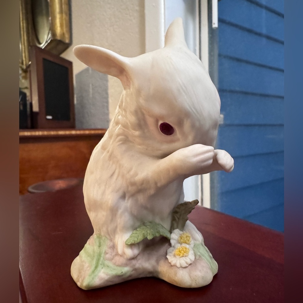 Rare Cybis rabbit figurine, circa 1977, original condition